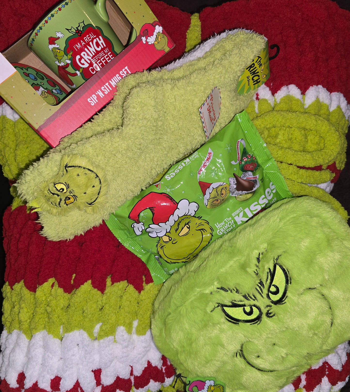 Grinch Blanket Gift Set
